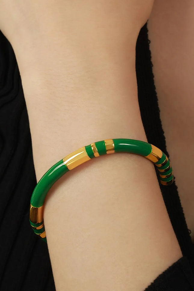 e9fcbb79-baf8-42b1-a931-fcdeb946ce97-Max